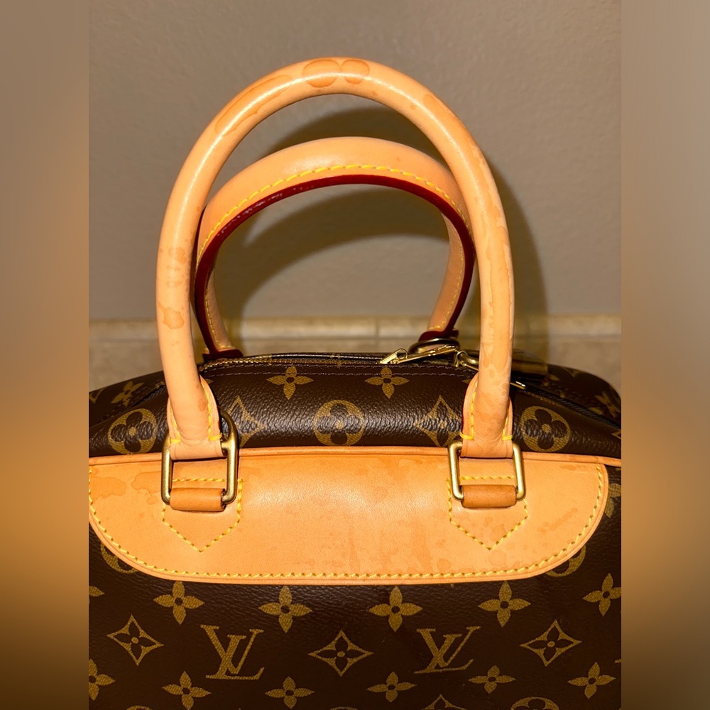 Louis Vuitton Deauville Vanity - Picture 5 of 17